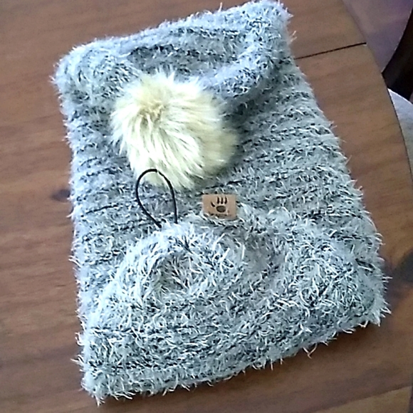 NWOT Bearpaw 2 in 1 Knit Scarf Hat with Pompom - Picture 5 of 8